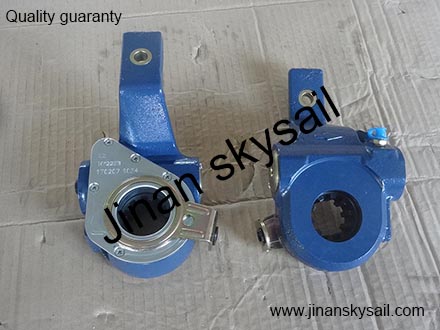 HY225B-00 Zhongtong dongyue LCK6798H Right rear brake slack adjusting arm HY225B-00
